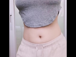 大奶妹每天都要玩肚脐到高潮，Hot Titties Asian Likes Belly Button Fetish