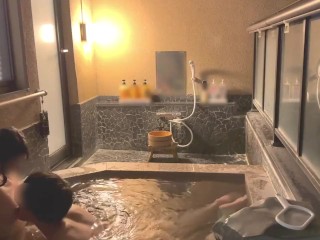 【個人撮影】初温泉旅行♡夜にお洒落な露天風呂でイチャイチャから濃厚生ハメSEX♡立ちバックで激しく突く..Japanese amateur hentai ／日本人／素人カップル／おっぱい／美少女／色白