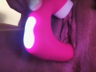 Hard pulsing orgasm with my new toy. Super close up