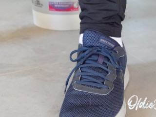 I show my smelly feet n' toes without shoes and white socks to please you with foot fetish POV scar