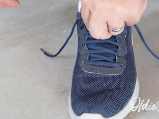 I show my smelly feet n' toes without shoes and white socks to please you with foot fetish POV scar