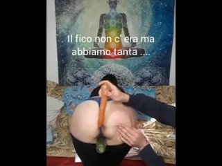 Neverhot78 in una sculacciata vegana con dialoghi italiani verdure e culo rosso maltrattata