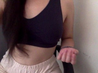 FETISH TINY WAIST- Cute 18 years old latina, brush her hair and read OnlyFans:studentwhoneedsmoney