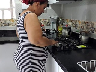 Seducing my stepmother to fuck in the kitchen