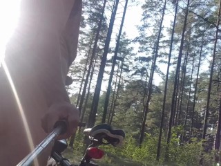 Short video 💖 Naked on a bike 🚵 in the park👍