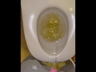 A Japanese who pees thickly after waking up ♡ Do you see a cute boy?