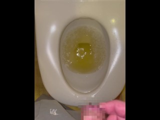 A Japanese who pees thickly after waking up ♡ Do you see a cute boy?