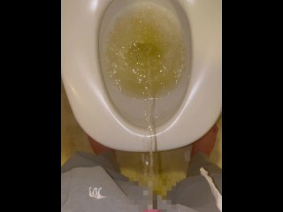 A Japanese who pees thickly after waking up ♡ Do you see a cute boy?