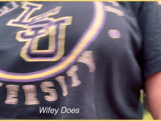 Flashing MILF tits on the hiking trail.