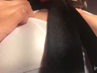 Esta hermosa latina se disfraza de secretaria para tocarse frente a mi