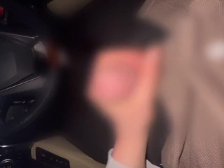 帰り際に車の中で手コキで抜いてくれるヘンタイ人妻