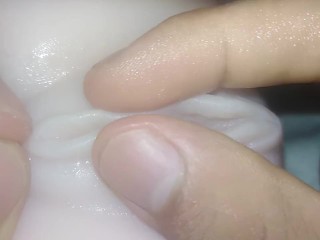 Provoco el coño suave y lo follo con la mano - muñeca sexual