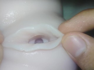 Provoco el coño suave y lo follo con la mano - muñeca sexual