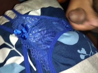 SINAMANTALA ANG T-BACK HABANG WALA SI SA BAHAY