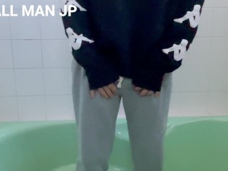 cute Japanese man held his pee for 6 hours and leaked a lot...!