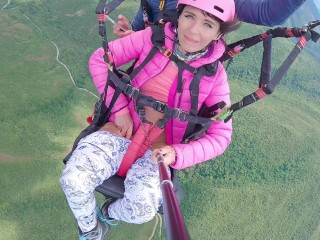 SQUIRTING while PARAGLIDING in 2200 m above the sea ( 7000 feet )