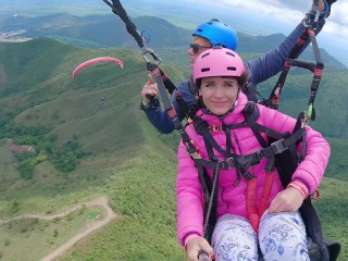 SQUIRTING while PARAGLIDING in 2200 m above the sea ( 7000 feet )