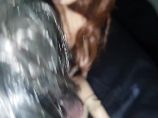 Dos lesbianas me aprisionan la verga entre sus perfectas tetas