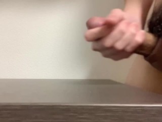 [射精]ピュッピュと太いチンポから射精！めっちゃ飛んだw[デカチン]