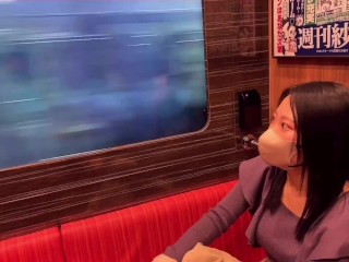 電車で制服姿の彼女と濃厚えっち こっそり触り合いながら丸見えセックスでイキすぎる素人カップル　日本人 女子高生 コスプレ 手マン クンニ 立ちバック 連続絶頂 アクメ 野外露出 えむゆみカップル
