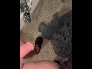 Pissing in friends room while she’s away pee fetish up close