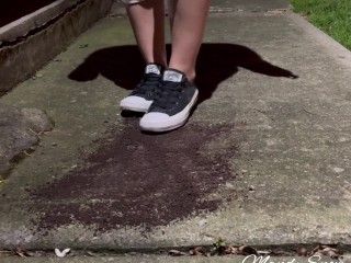 Crushing oreos in public with black converse chucks