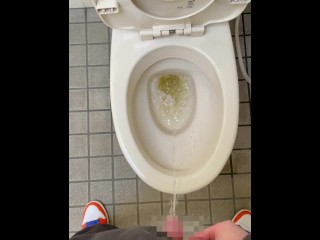 Pee play in the public toilet at noon♡ A cute Japanese pervert urinates a lot