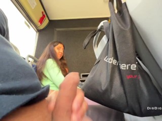 Незнакомка подрочила и отсосала мой член в общественном автобусе полным людей