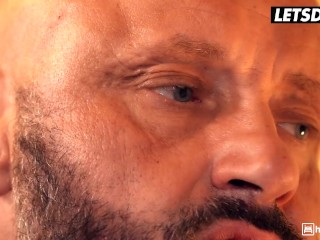 Hot Blonde Julia Parker Wakes Up And Fucks The Housekeeper - HORNY HOSTEL