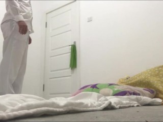 مولا حسين تمارس الجنس مع الفتاة العربية الصغيرة في منزل المصلين