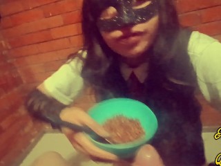 Comiendo ceral con semen (Cum on food) Emily Sex Queen