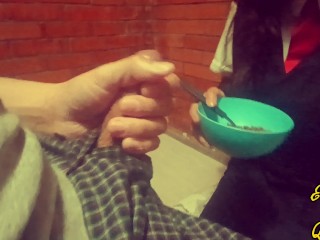Comiendo ceral con semen (Cum on food) Emily Sex Queen
