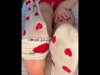 Sexy PAWG removes smelly socks for Valentines Day - special Valentiens promos on OnlyFans!