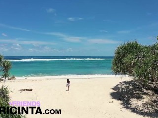 Putri Cinta nakedly strolled along the sandy beach