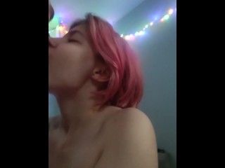 Наклеила крестики на соски, чтобы меня порадовать