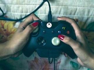 Gamer Girl gets distracted from her boyfriend leading to unexpected sex and cuming while gaming😋