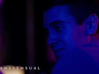 Trans Sensual - Aubrey Kate Sees Dante Colle Coming At The Bar & Starts To Flirt With Him Right Away