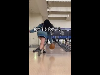 【おしがま】ボーリング中にお漏らし決壊してしまう女｜手コキ日本人おしっこ我慢素人オシッコ女子おもらし射精美脚美尻YouTuber尿フェチ無修正顔射
