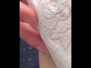 濡れ透けさせてたら出ちゃった　素人日本人おっぱい/Japanese Amateur Nipple Play