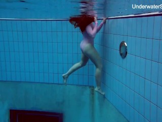 Simonna is hot and horny in the public swimming pool