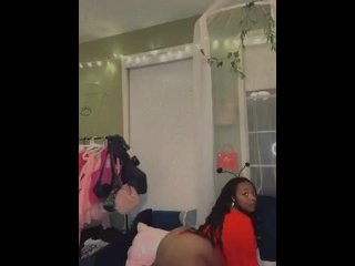 THICK EBONY CLAPS FAT ASS