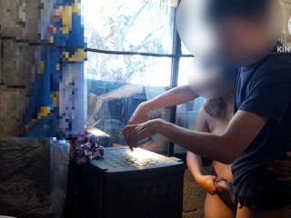 Kinantot ko ang misis ni boss sa harap ng bintana. Horny pinay milf