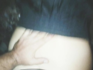 chica pide sexo en publico en vías del tren nos miran follar los pasajeros y personas camión y auto