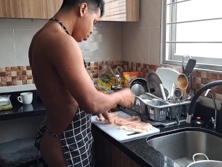 My stepmom's slut interrupts me while I prepare food, she loves to have my dick in her mouth