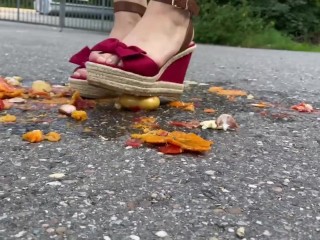 Crush fetish shoes squishing vegetables Trailer onlyfans JuliaApril