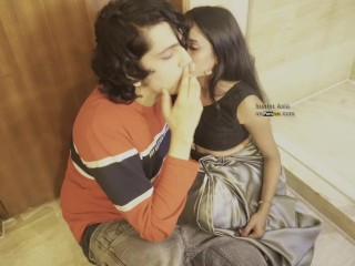 Indian girl in saree having Romantic Sex on Floor with her Boyfriend