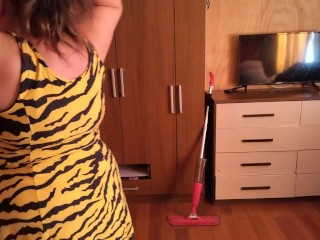 Big ass stepmom cleaning my room