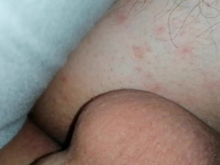 Passage chez l'esthéticienne épilation au laser maillot testicule inter fessiers, c'est du propre