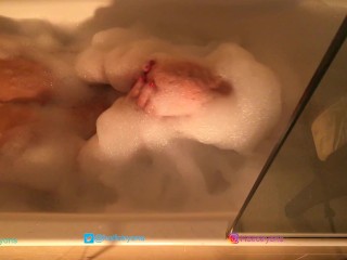 Bath routine, waxing and oil (a sample of my exclusive content)