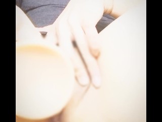 朝の日課　グチョグチョマンコをぱっくりひらいて極太ディルド＆電マオナニー　アナルもチラ見え　寝起き/オナニー/気持ち良すぎ/人妻/Japanese/素人/着衣/ディルド/電マ/薄いモザイク/